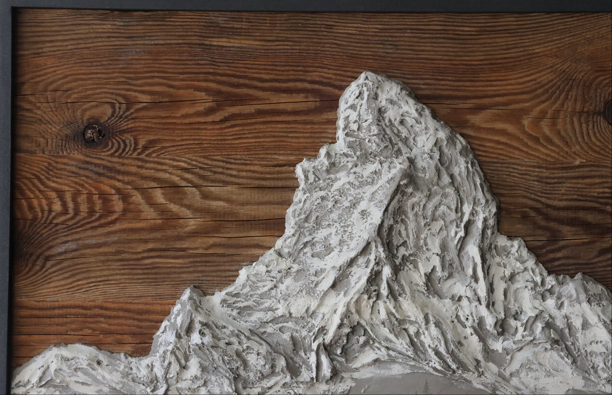 Einzelstück – Matterhorn – Bergbild aus Beton auf Altholz im schwarzen Rahmen
