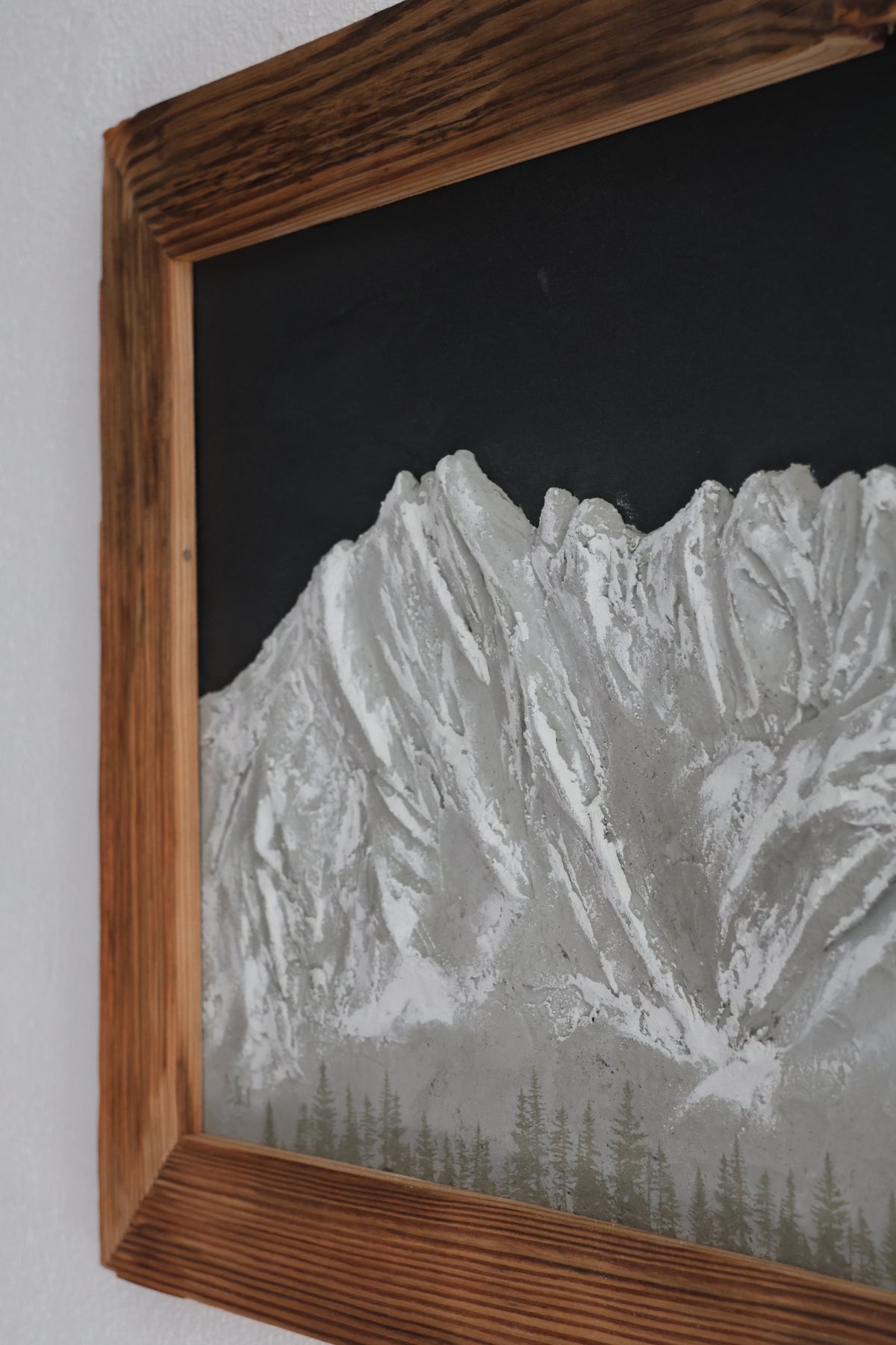 Einzelstück – Nordkette – Bergbild aus Beton im Altholzrahmen